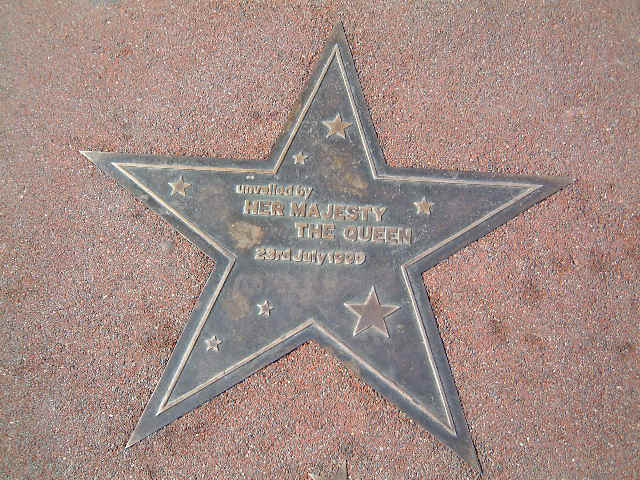 Queen.jpg (65412 bytes)