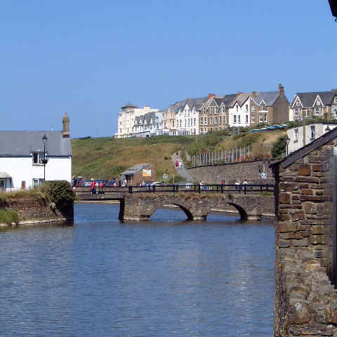BridgeBude.jpg (26691 bytes)