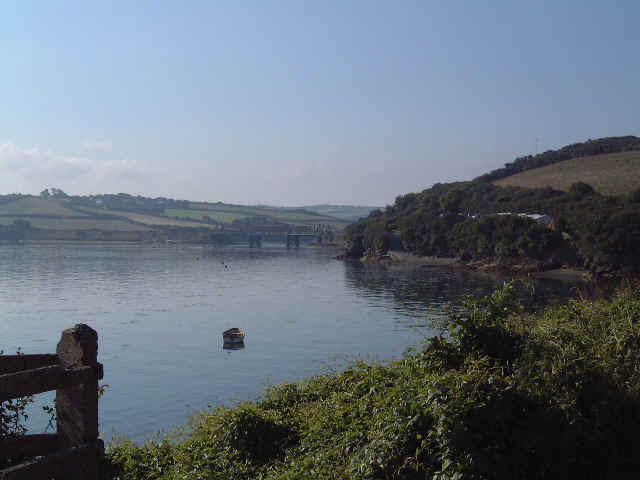 BridgeCamels.jpg (26116 bytes)
