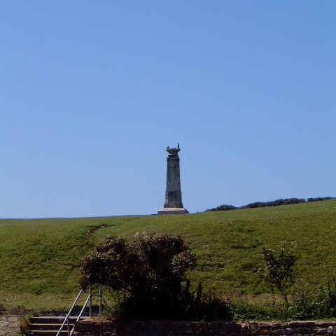 StatueBude.jpg (17500 bytes)