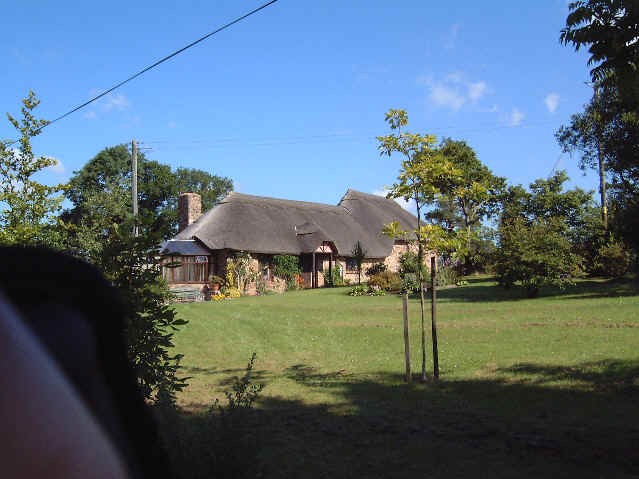Cottage.jpg (61658 bytes)