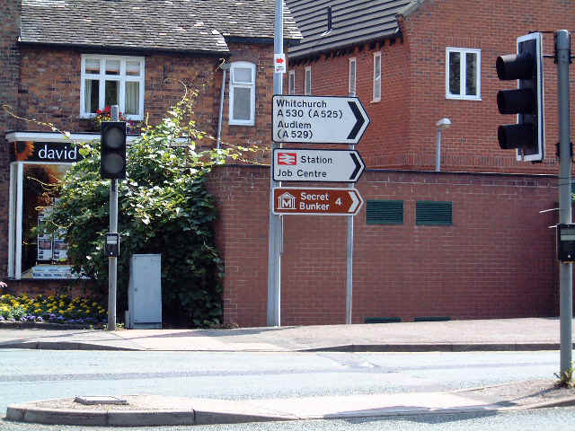 Secret.jpg (51478 bytes)